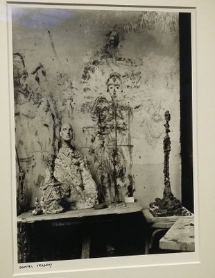 L'atelier d'Alberto Giacometti rue Hippolyte Maindron à Paris vers 1960