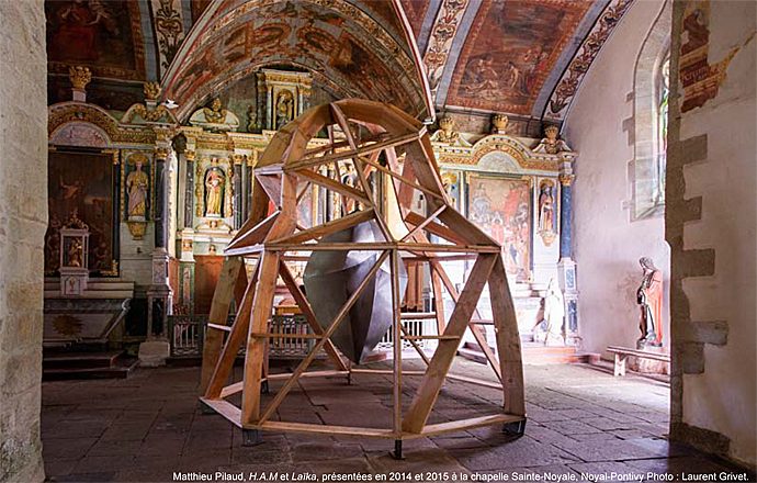 En Bretagne, la relation amoureuse du patrimoine religieux ancien avec l’art contemporain