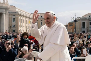 Le pape François est mort : voici ce qu’il a fait pour l’art pendant son pontificat. Rédigé par Daniele Rocca pour le journal Finestre sull’Arte