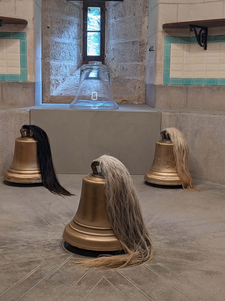 « Dans l’écho sourd des formes en dialogue, en hommage accordé » <br> <br> Jannis Kounellis et Pascal Convert